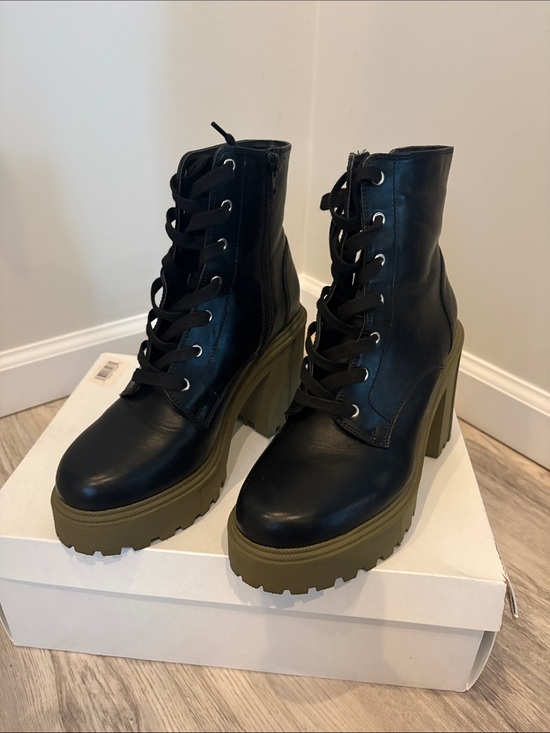 Amazon Shoes - Amazon Women's Black Lace-Up Platform Boots with Olive Green Sole